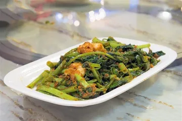 You should drink vegetable soup to lose weight. How to do it2
