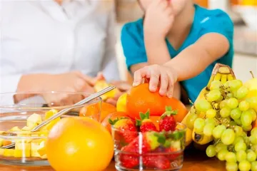 Will you get fat if you eat some fruits and snacks at night?1