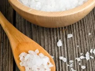 Can you lose weight without eating salt? Eating less is the key0