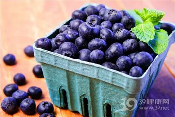 What fruits to eat are the fastest to lose weight 4 kinds of berries for beauty and slimming
