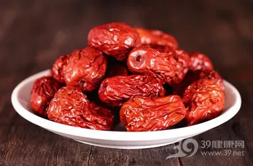 Delicious red dates slimming meal nourishes blood and reduces fat