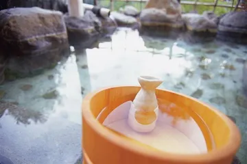 Can soaking in hot springs in winter detoxify and beautify your skin?