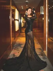 The 45-year-old Coco Lee's figure is on hot search again! How to achieve long legs and exquisite waist?