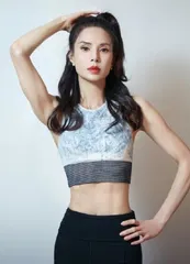 54-year-old Li Ruotong wears the same school uniform as when he was 17 years old! How can I go back to my 17-year-old figure?1